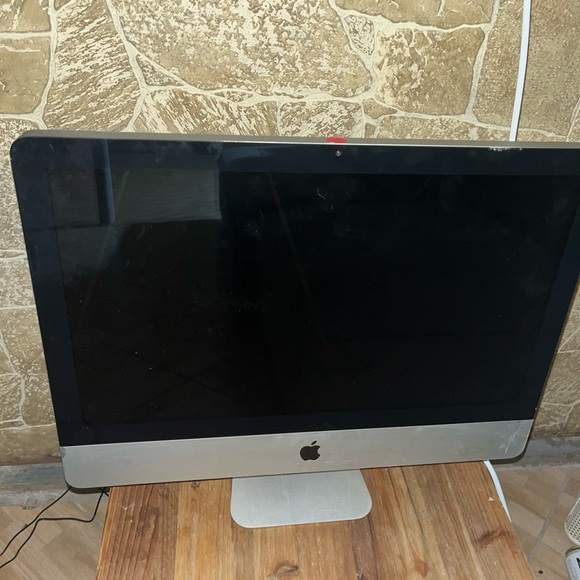 Apple IMAC 2010 21.5 Inch OS high Sierra